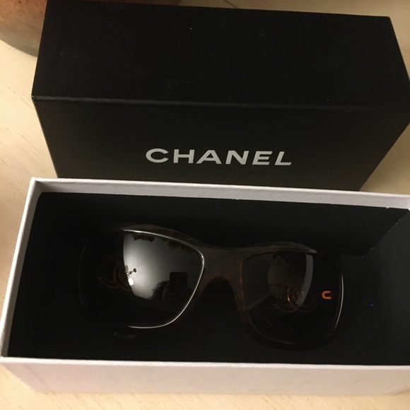 Chanel sunglasses - Picture 7 of 10